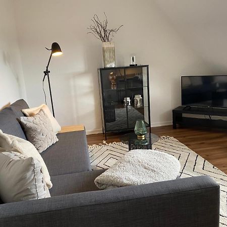 Bostel 1 - Modernes Dachgeschoss-Studio In Duisburg Meiderich, 4,7 Km Hbf, U-Bahn 250M, Flughafen Duesseldorf 28 Km, Landschaftspark 2,9 Km, 5 Gehminuten Von Herzklinik Entfernt Kültér fotó
