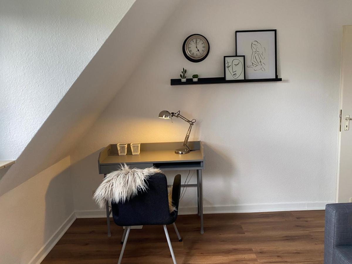 Bostel 1 - Modernes Dachgeschoss-Studio In Duisburg Meiderich, 4,7 Km Hbf, U-Bahn 250M, Flughafen Duesseldorf 28 Km, Landschaftspark 2,9 Km, 5 Gehminuten Von Herzklinik Entfernt Kültér fotó