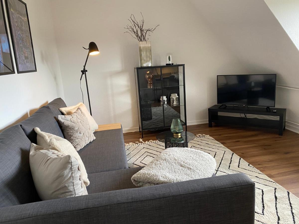 Bostel 1 - Modernes Dachgeschoss-Studio In Duisburg Meiderich, 4,7 Km Hbf, U-Bahn 250M, Flughafen Duesseldorf 28 Km, Landschaftspark 2,9 Km, 5 Gehminuten Von Herzklinik Entfernt Kültér fotó
